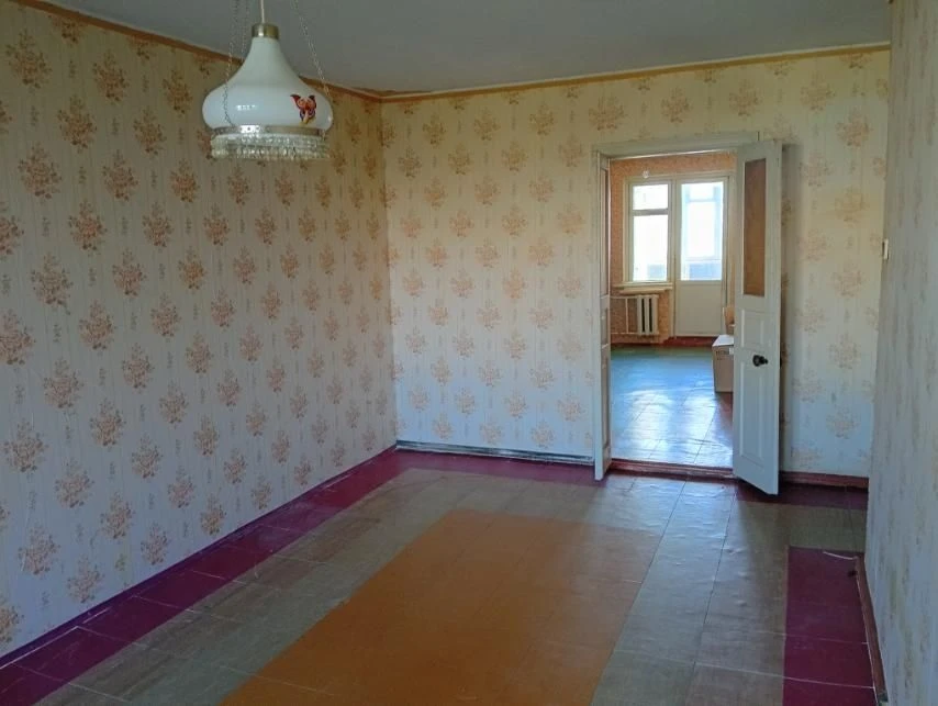 3 room apartment 6/9, Charovna Street (district 8 hospital)