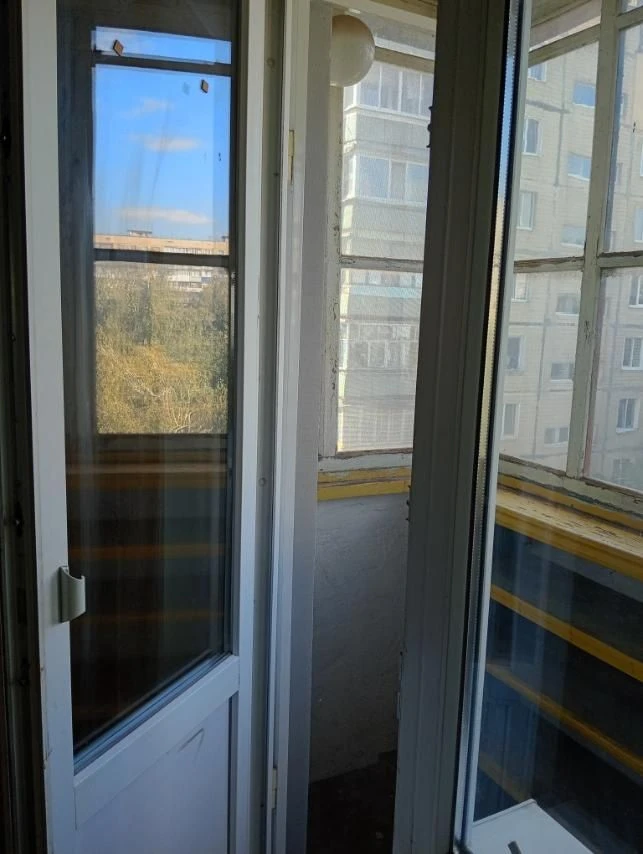 3 room apartment 6/9, Charovna Street (district 8 hospital)