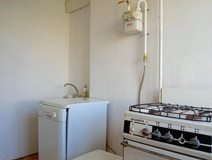 3 room apartment 6/9, Charovna Street (district 8 hospital)