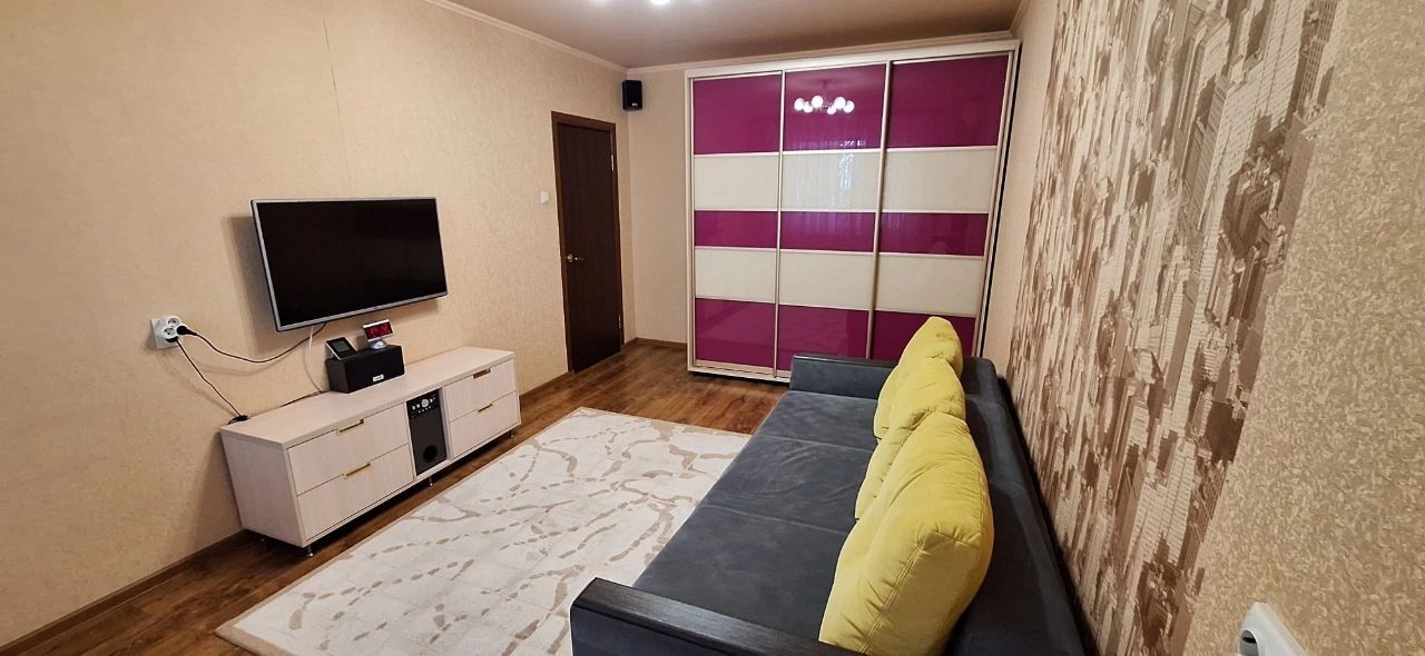 Sale of a 2-bedroom apartment with furniture/equipment. Eastern-2 available