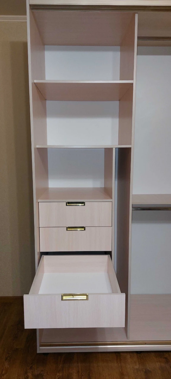 Sale of a 2-bedroom apartment with furniture/equipment. Eastern-2 available