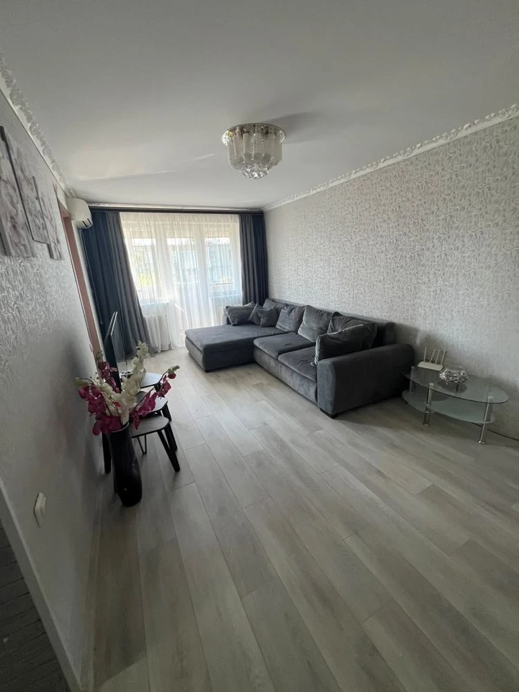 Продам 3-х кімнатну /44квартал/16 лікарня/рокувата