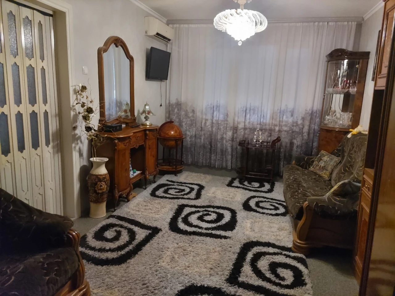 Продажа 2-комнатной квартиры на Дзержинском, по проспекту Мира 7 (хорош