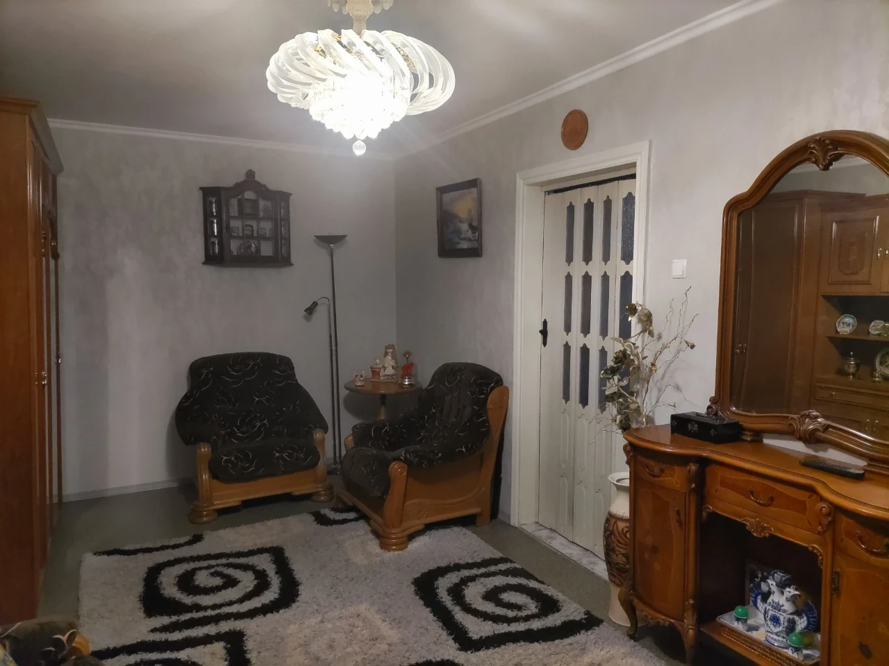 Продажа 2-комнатной квартиры на Дзержинском, по проспекту Мира 7 (хорош