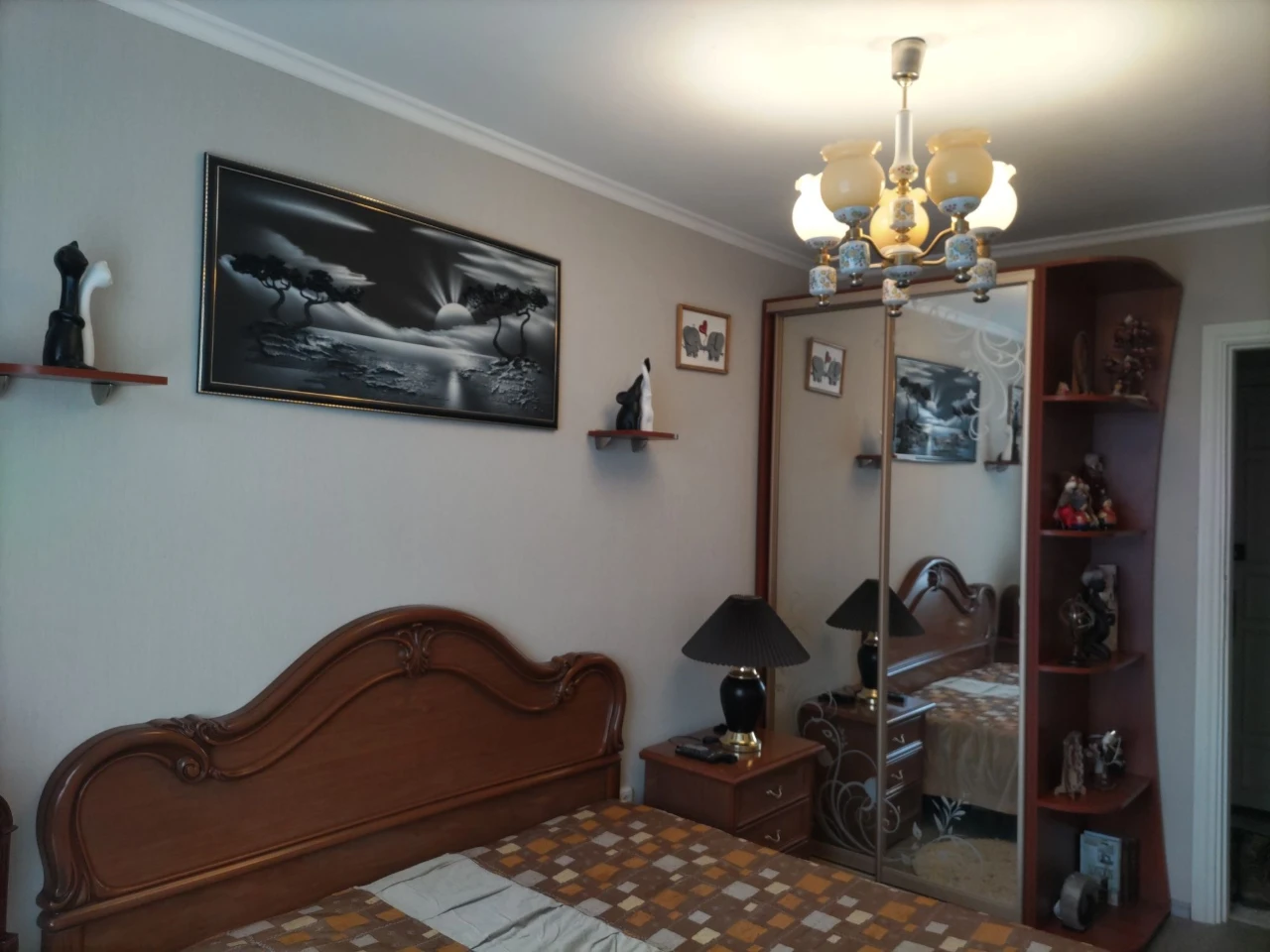 Продажа 2-комнатной квартиры на Дзержинском, по проспекту Мира 7 (хорош