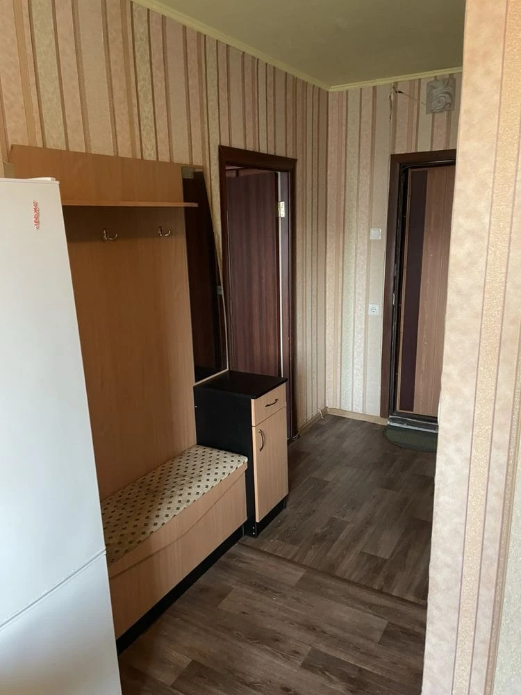Продам однокомнатную на первом  Восточном