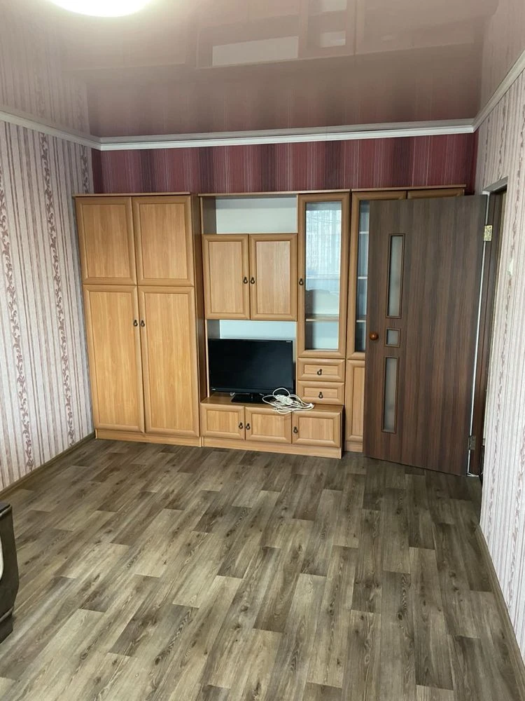 Продам однокомнатную на первом  Восточном