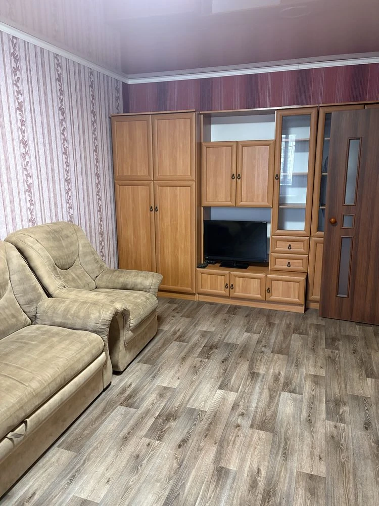 Продам однокомнатную на первом  Восточном