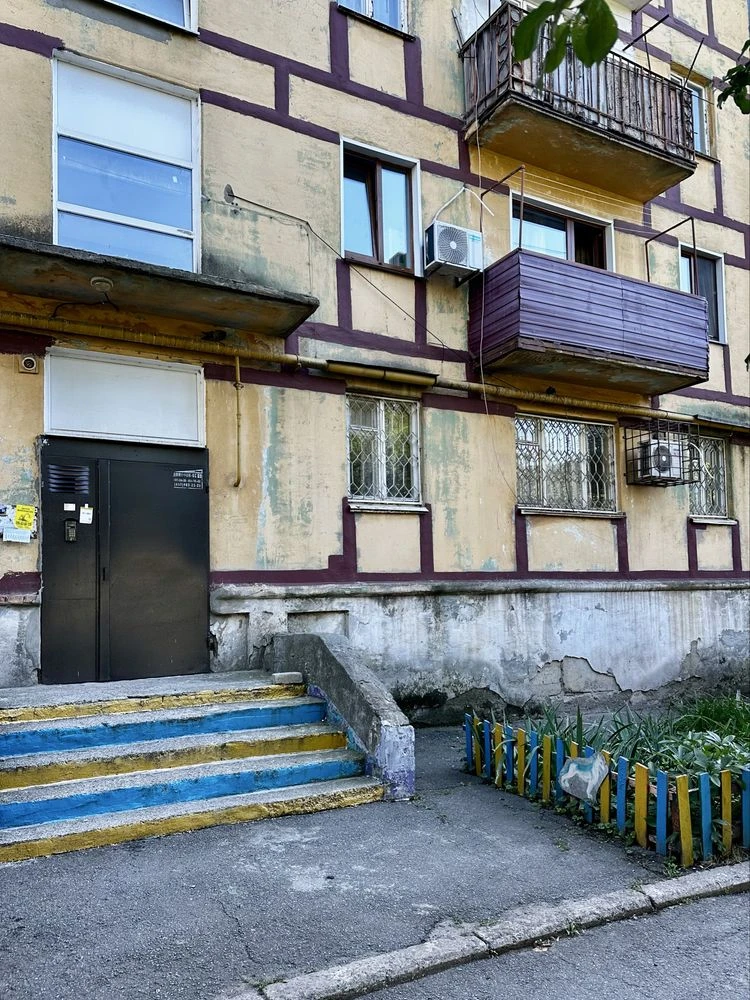 2-хкі кімнати "Світанок", 1/5, перший поверх