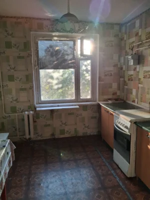 For Sale: 3-room Apartment, V. Velikogo (house style)