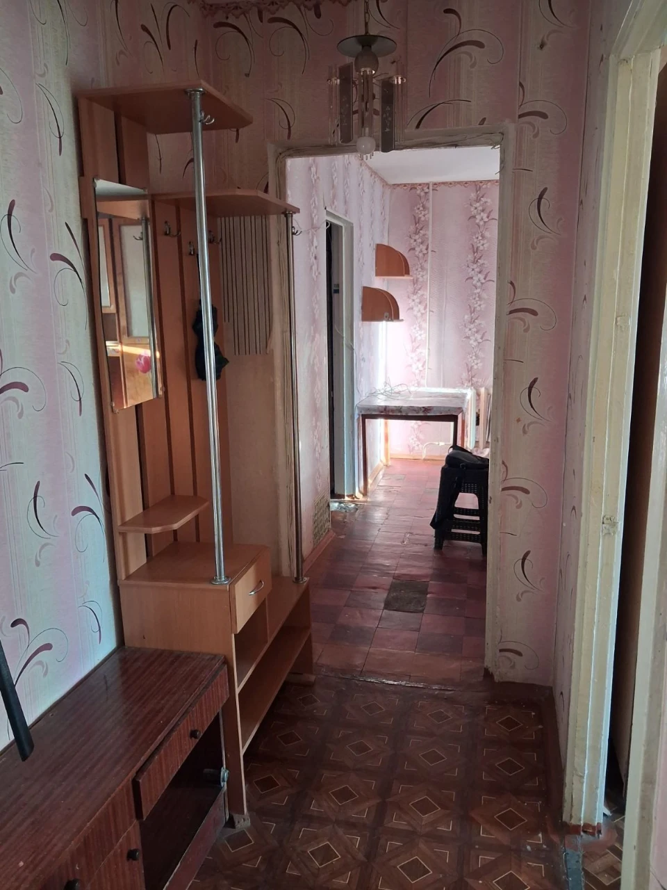 For Sale: 3-room Apartment, V. Velikogo (house style)