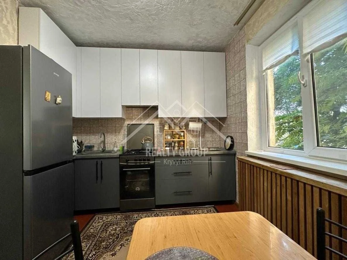 Sale of a 3-room apartment on Kryvbasivska Street, 54