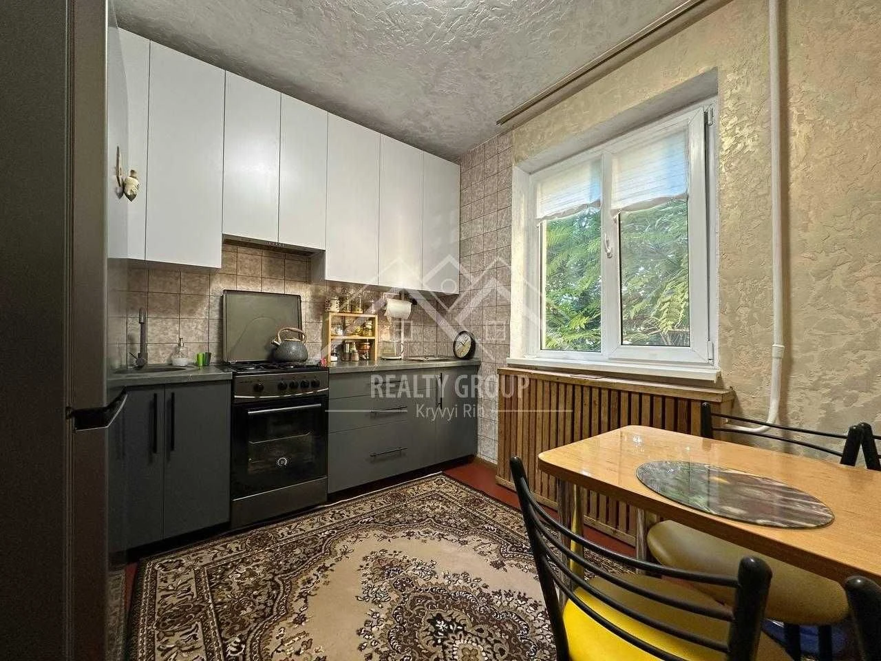 Sale of a 3-room apartment on Kryvbasivska Street, 54