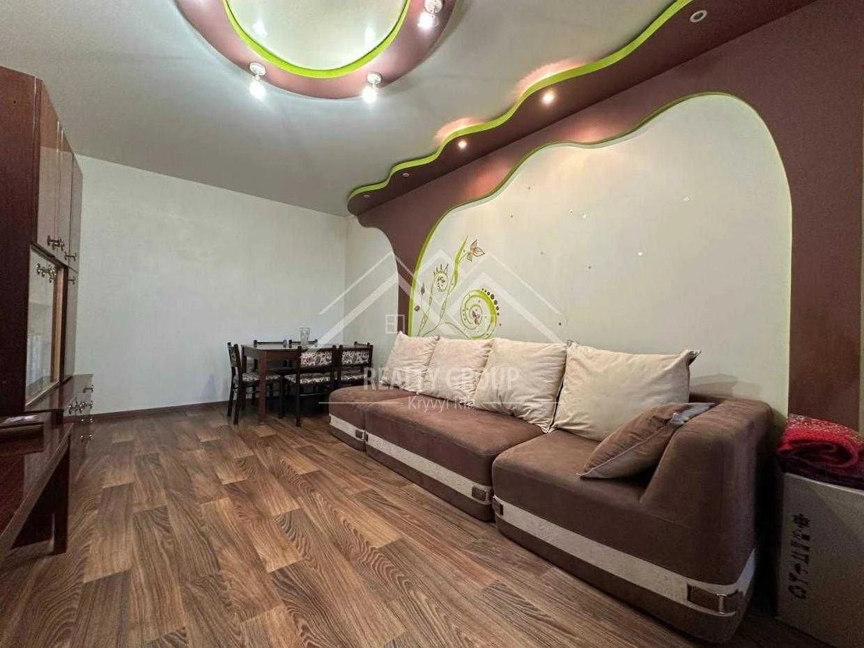 Sale of a 3-room apartment on Kryvbasivska Street, 54