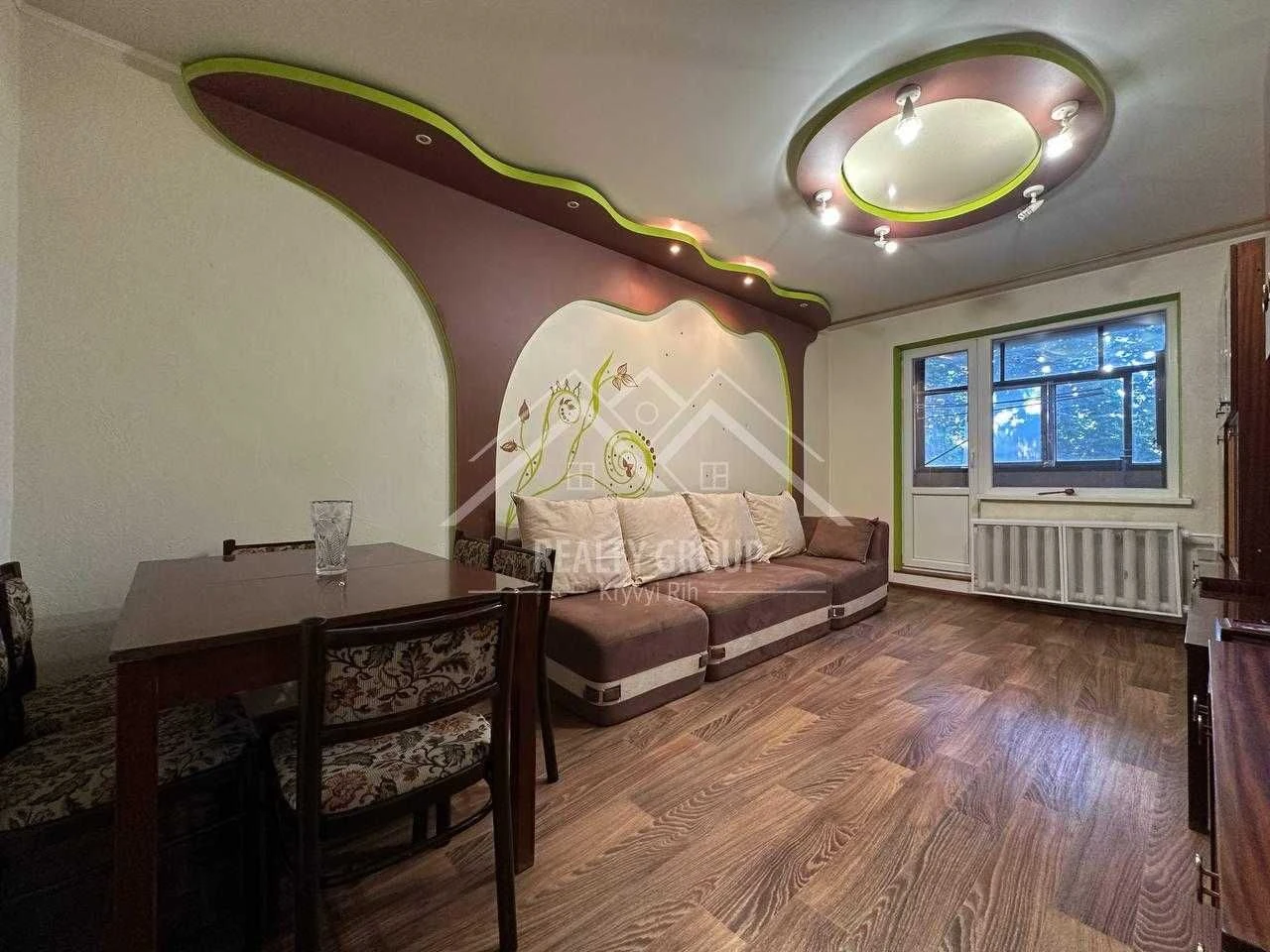 Sale of a 3-room apartment on Kryvbasivska Street, 54