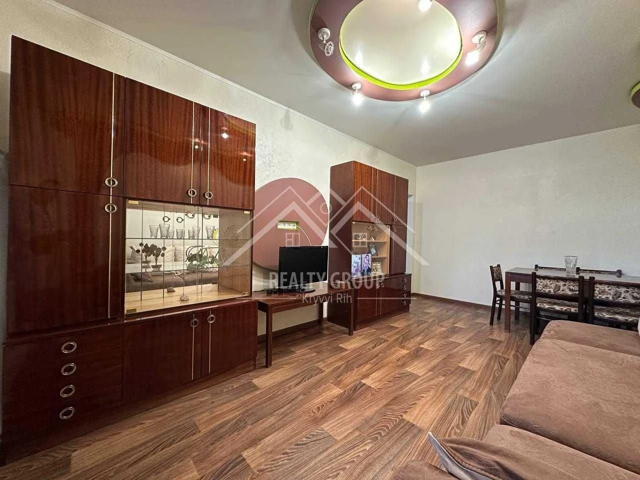 Sale of a 3-room apartment on Kryvbasivska Street, 54
