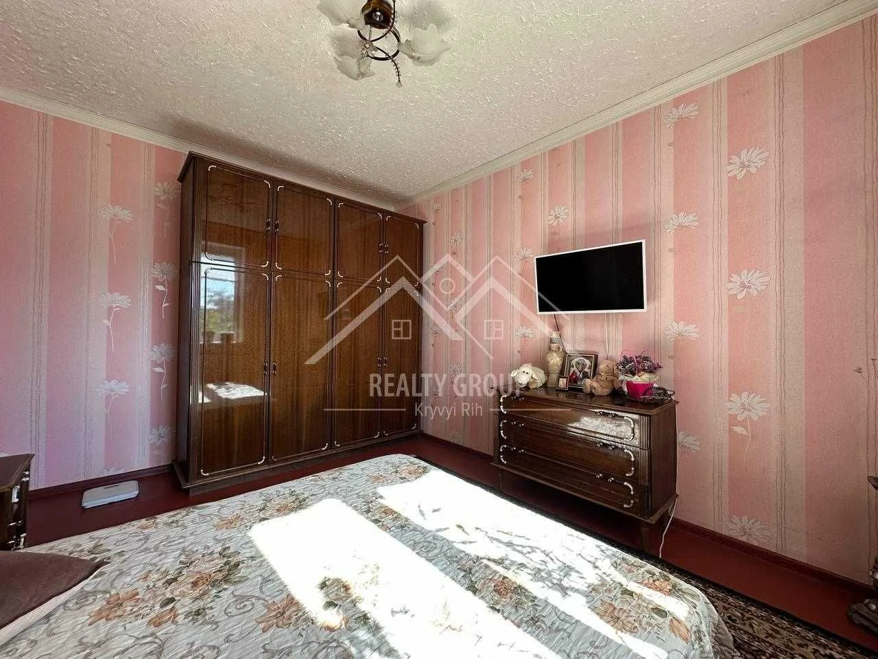 Sale of a 3-room apartment on Kryvbasivska Street, 54