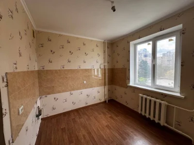 Продаю шикарну 4-кімнатну квартиру на Зарічному