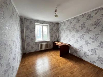 Продаю шикарну 4-кімнатну квартиру на Зарічному
