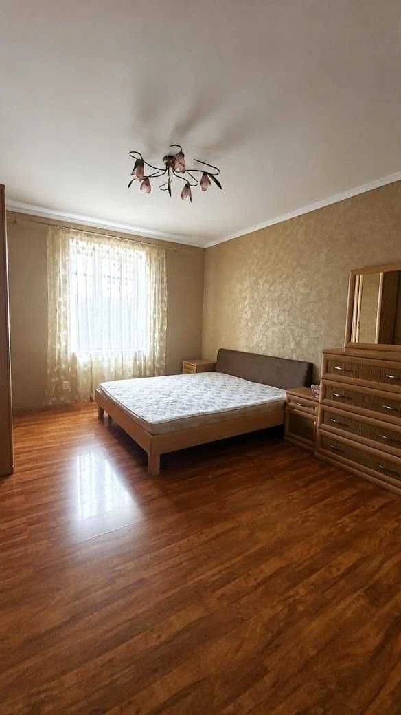 2-кімнатна квартира в центрі — жити або здавати