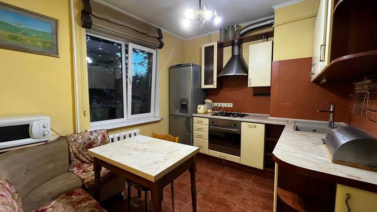 Spacious 3-bedroom apartment in the city center/Kalshevs'kyy