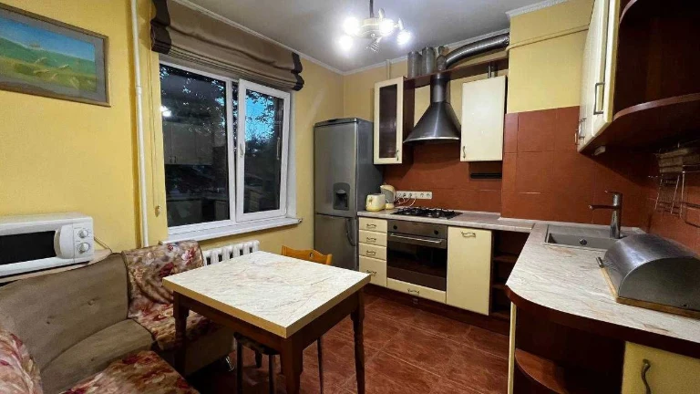 Spacious 3-bedroom apartment in the city center/Kalshevs'kyy