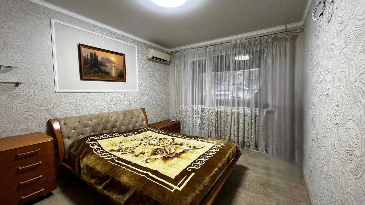 Spacious 3-bedroom apartment in the city center/Kalshevs'kyy