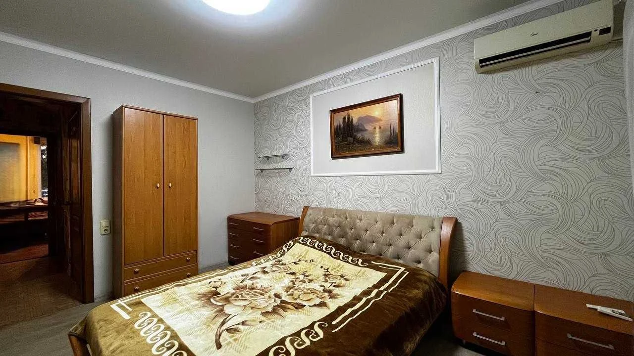 Spacious 3-bedroom apartment in the city center/Kalshevs'kyy