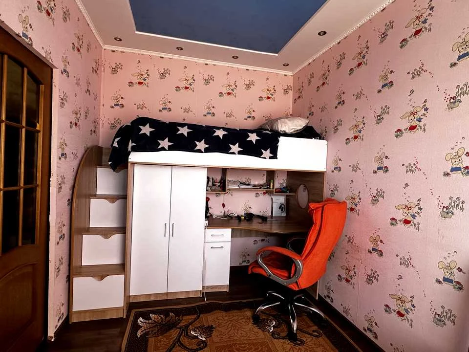 Apartment. Kryvyi Rih, Postovy Prospect (Karl Marx Avenue)