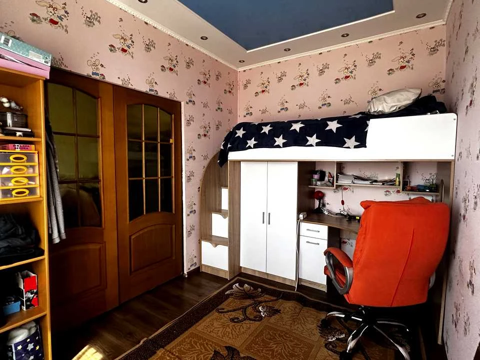 Apartment. Kryvyi Rih, Postovy Prospect (Karl Marx Avenue)