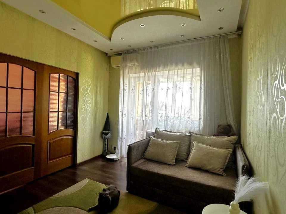 Apartment. Kryvyi Rih, Postovy Prospect (Karl Marx Avenue)