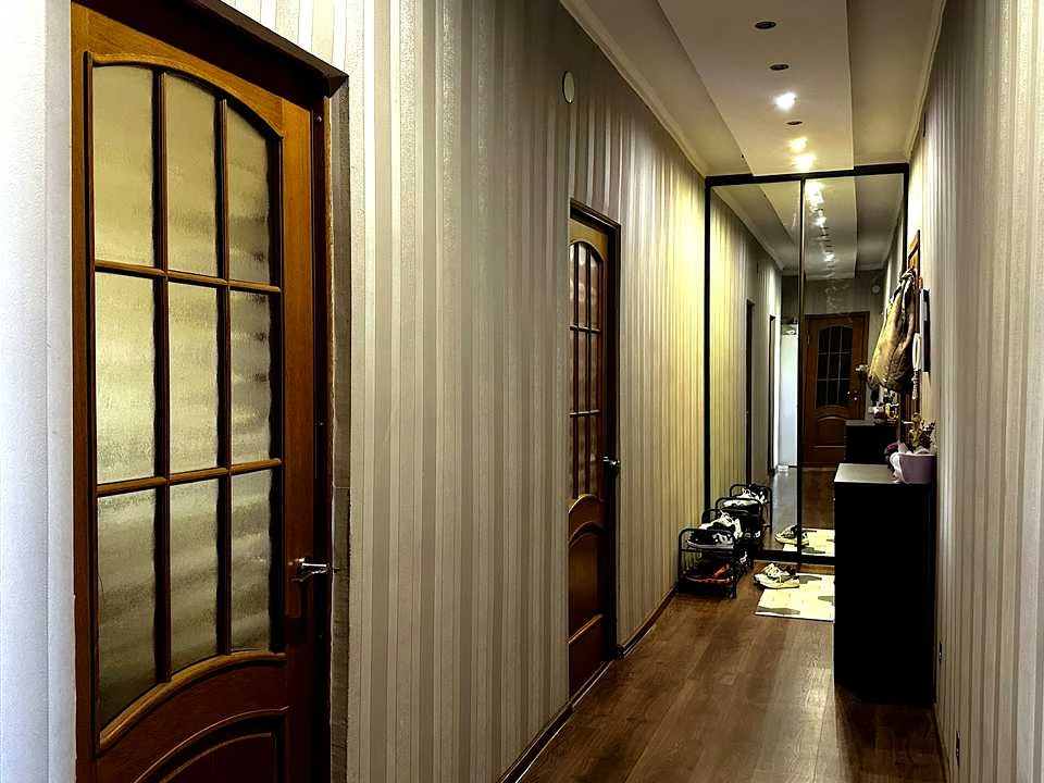 Apartment. Kryvyi Rih, Postovy Prospect (Karl Marx Avenue)