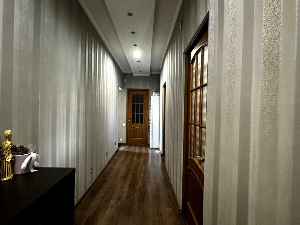Apartment. Kryvyi Rih, Postovy Prospect (Karl Marx Avenue)
