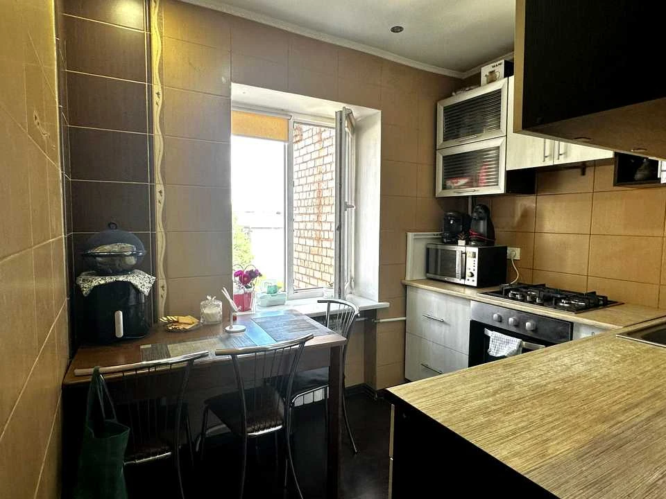 Apartment. Kryvyi Rih, Postovy Prospect (Karl Marx Avenue)