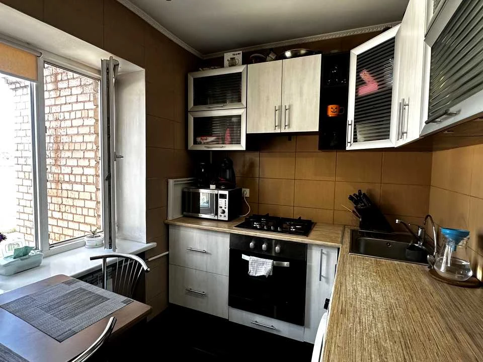 Apartment. Kryvyi Rih, Postovy Prospect (Karl Marx Avenue)