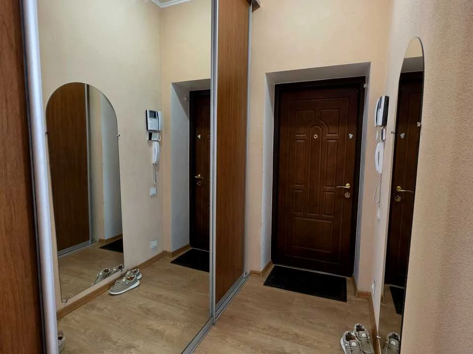Apartment. Kryvyi Rih, Sveta-Mykolaivska Street (Lenina)