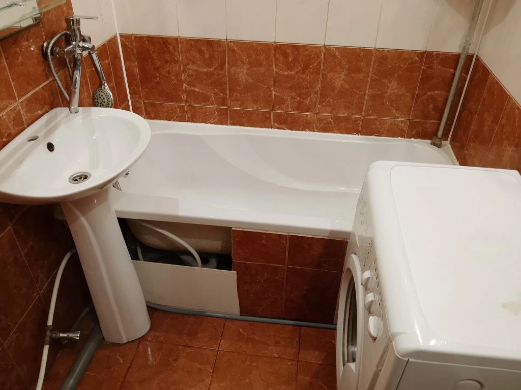 Sale of a renovated two-bedroom apartment