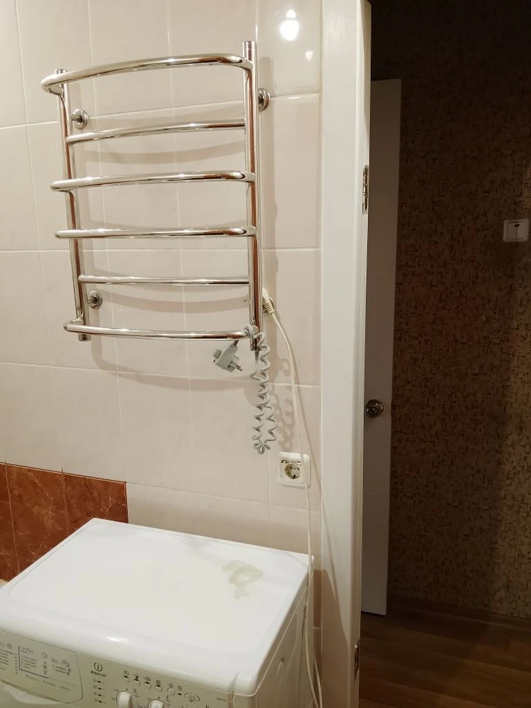 Sale of a renovated two-bedroom apartment