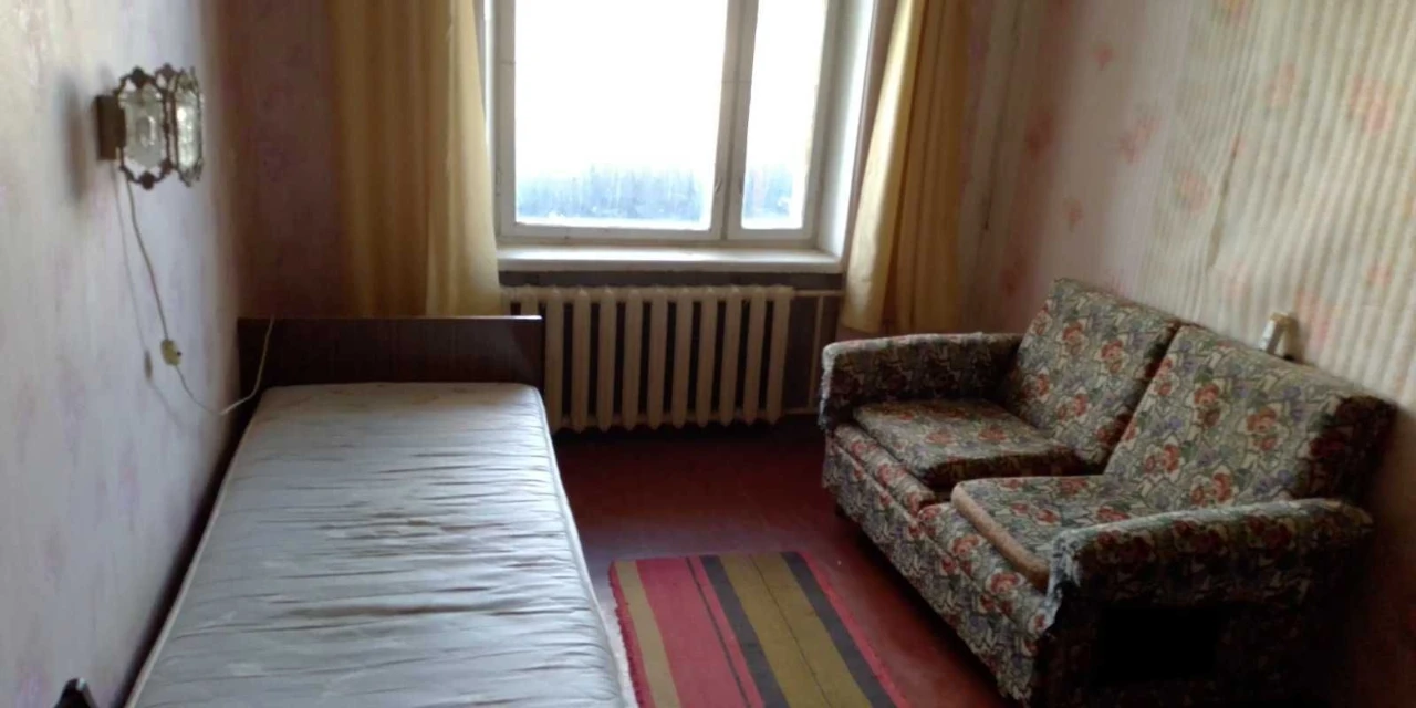 For sale: 2-room apartment on Damansky Street.