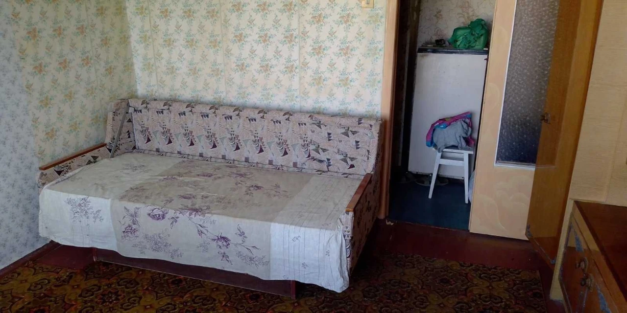 For sale: 2-room apartment on Damansky Street.