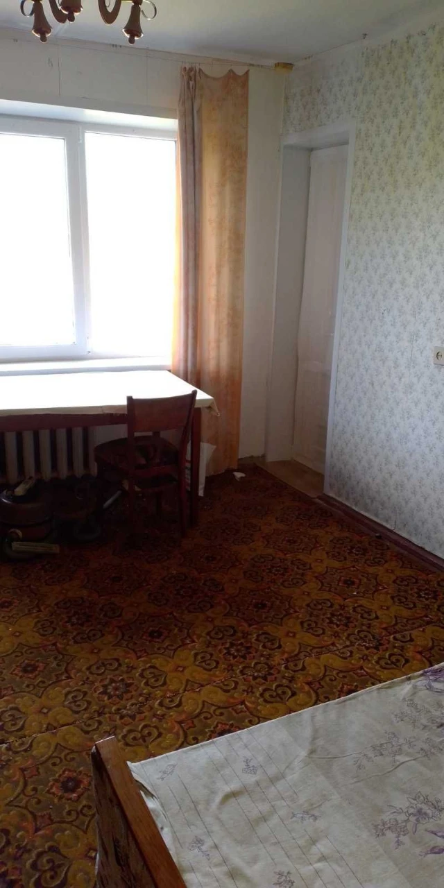 For sale: 2-room apartment on Damansky Street.