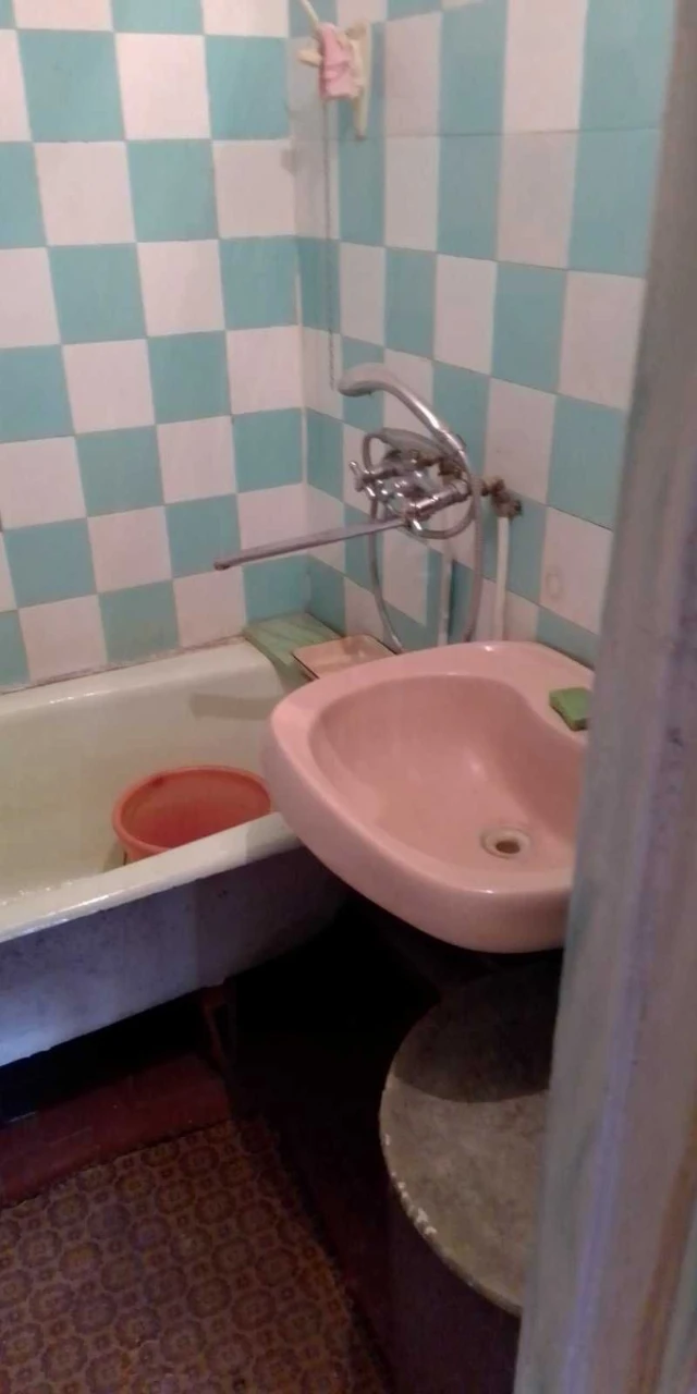 For sale: 2-room apartment on Damansky Street.