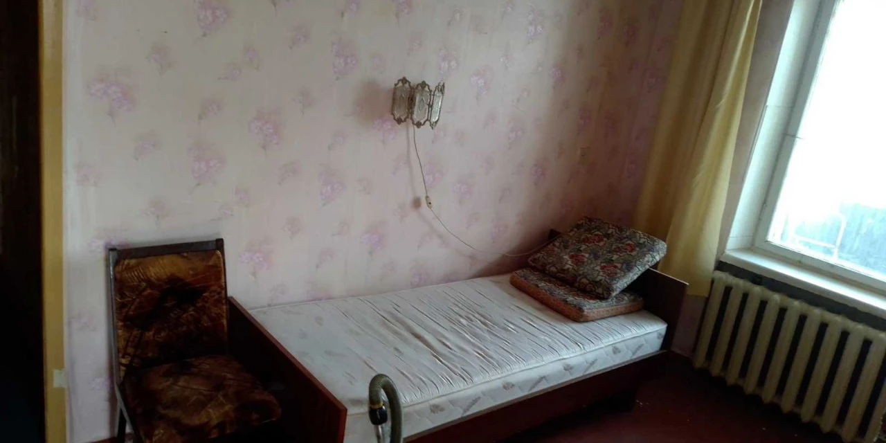 For sale: 2-room apartment on Damansky Street.