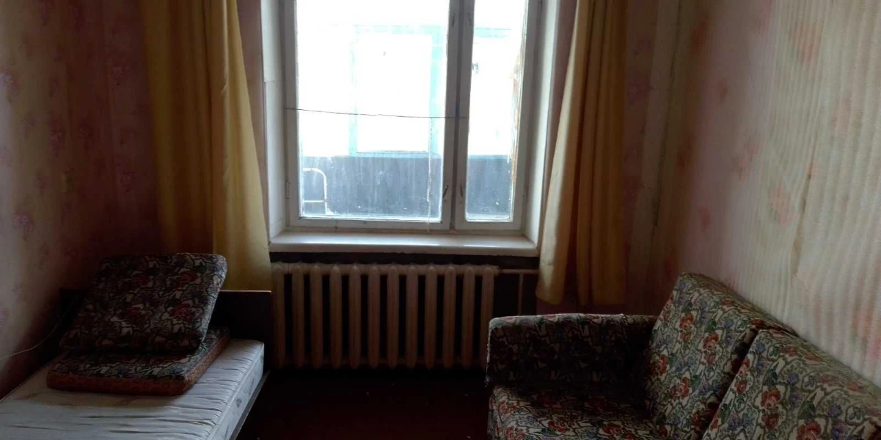 For sale: 2-room apartment on Damansky Street.
