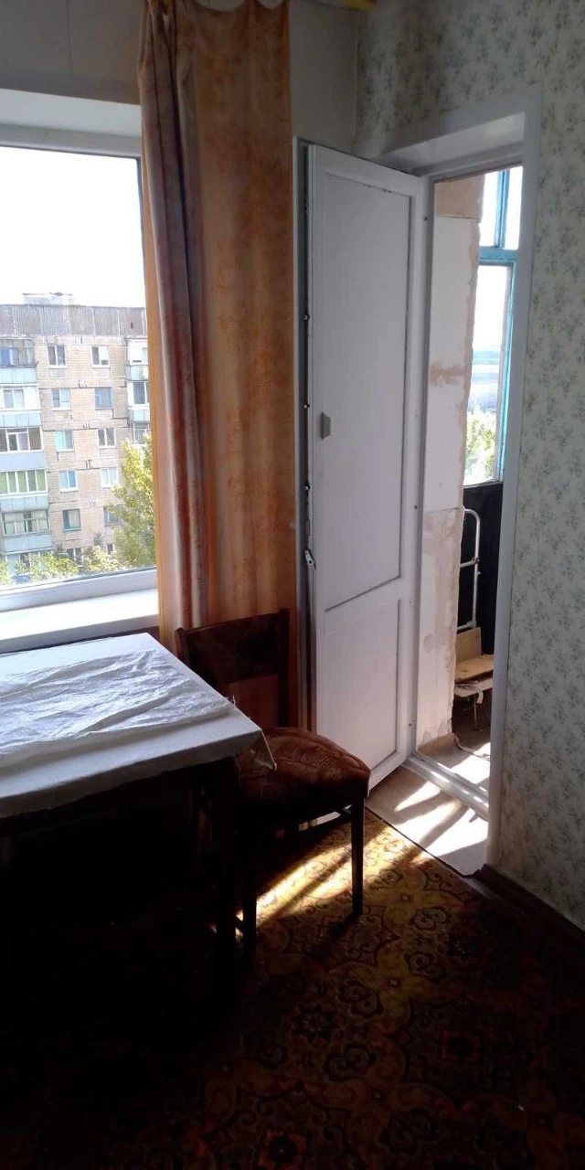 For sale: 2-room apartment on Damansky Street.