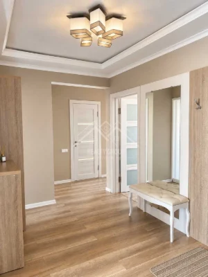 Продається простора 4-кімнатна квартира з ремонтом (Макулан)