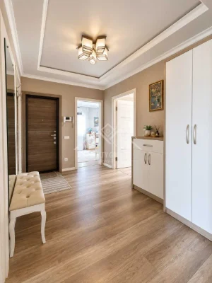 Продається простора 4-кімнатна квартира з ремонтом (Макулан)