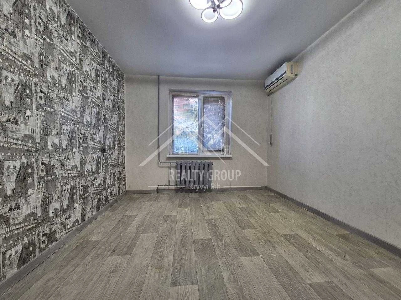 Продажа 2-комнатной квартиры, средний этаж.