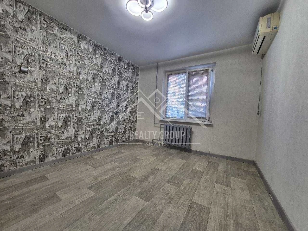 Продажа 2-комнатной квартиры, средний этаж.
