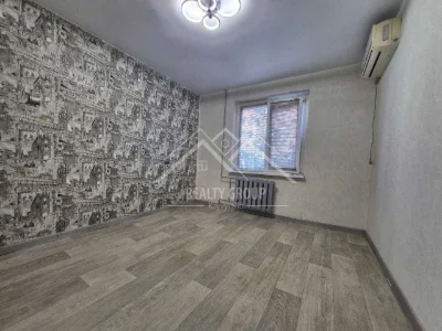 Продажа 2-комнатной квартиры, средний этаж.
